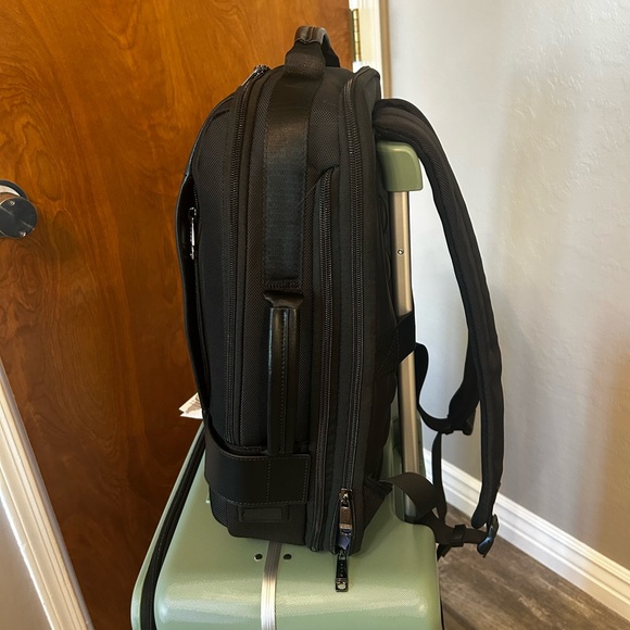 Black Antitheft Backpack new w/o tags - Picture 2 of 13